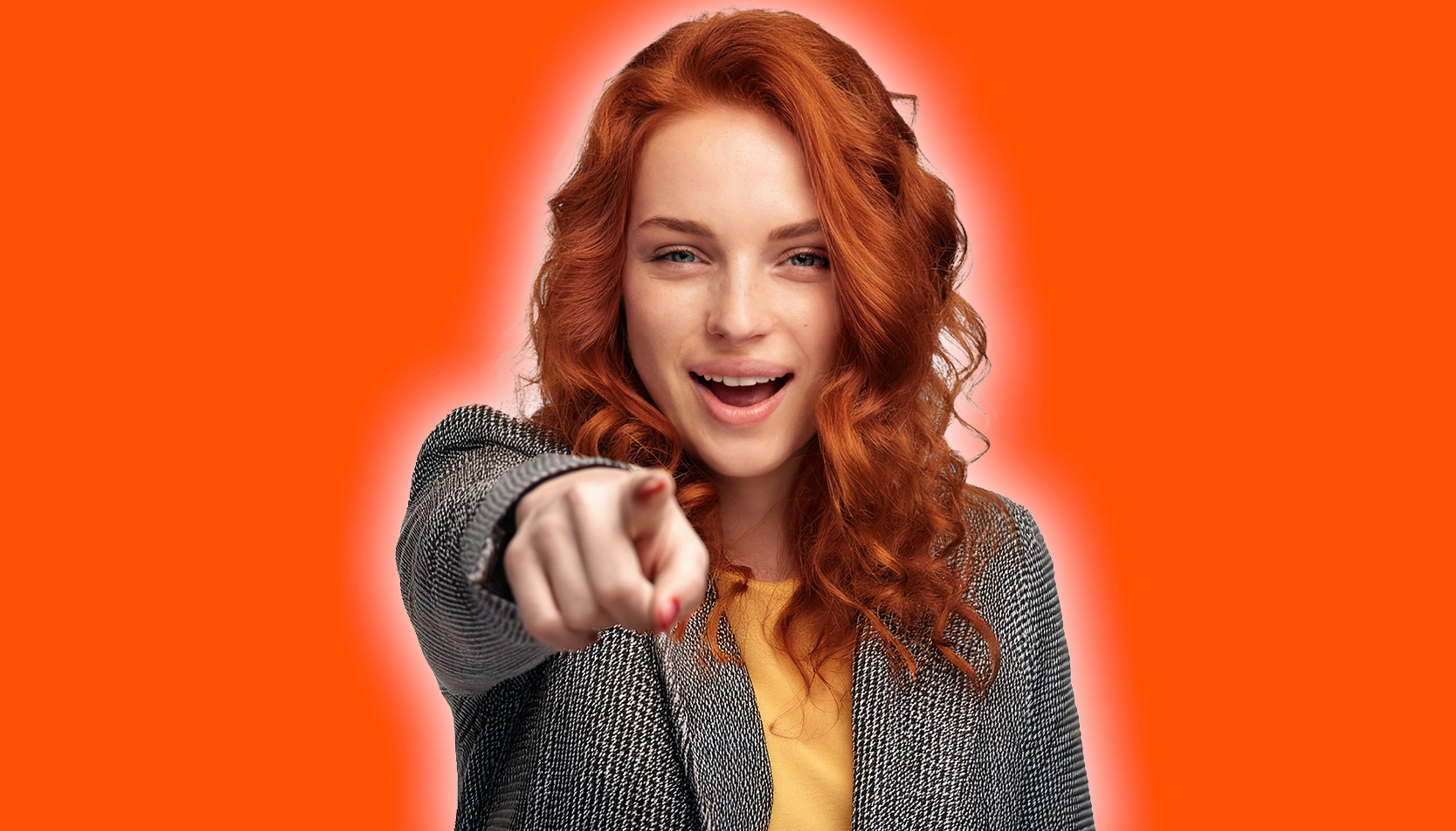 Rothaarige die zeigt.jpg